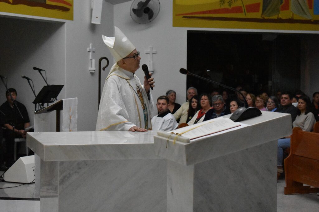 Bispo Dedica Igreja Do Santu Rio De Nossa Senhora Das Brotas Altar Foi