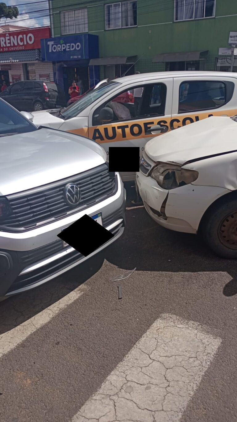 Carro De Auto Escola Se Envolve Em Acidente Na Dr Jorge P1 News