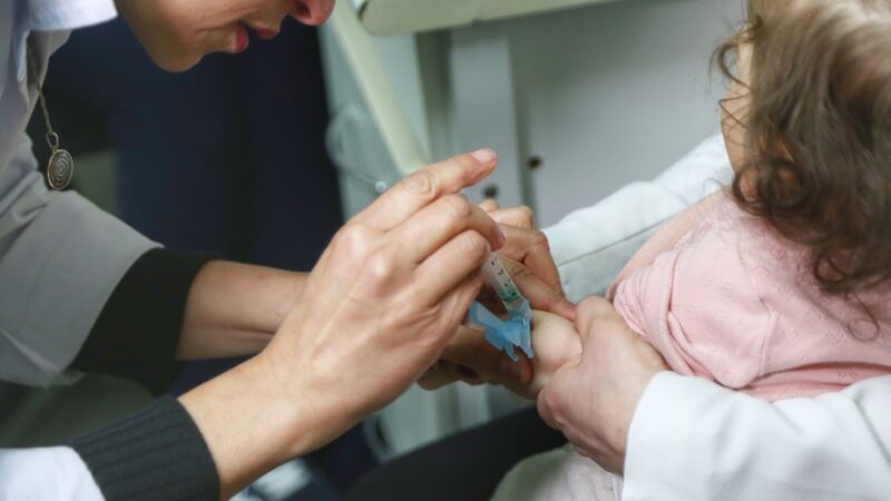 Vacinação contra sarampo continua