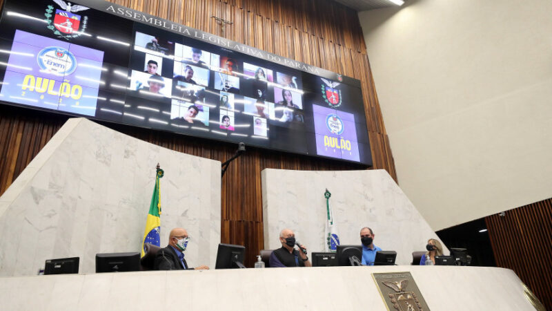 Assembleia do Paraná realiza o primeiro aulão virtual do Brasil