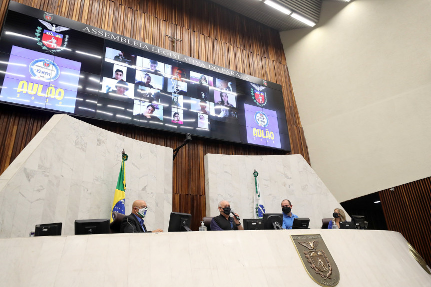 Assembleia do Paraná realiza o primeiro aulão virtual do Brasil