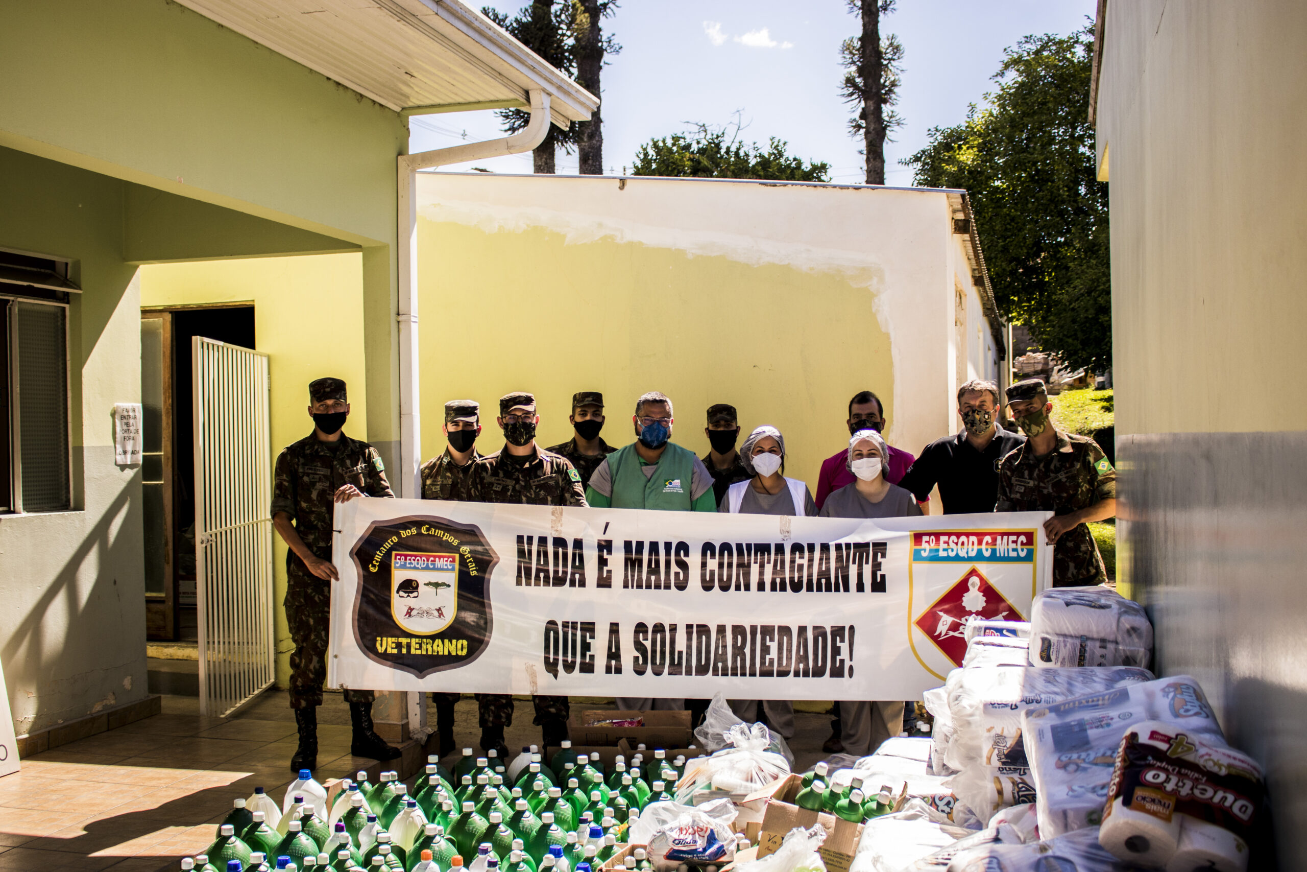 5º Esquadrão e Associação de Veteranos arrecadam mais de mil itens de higiene para Acolhimento São Vicente de Paulo
