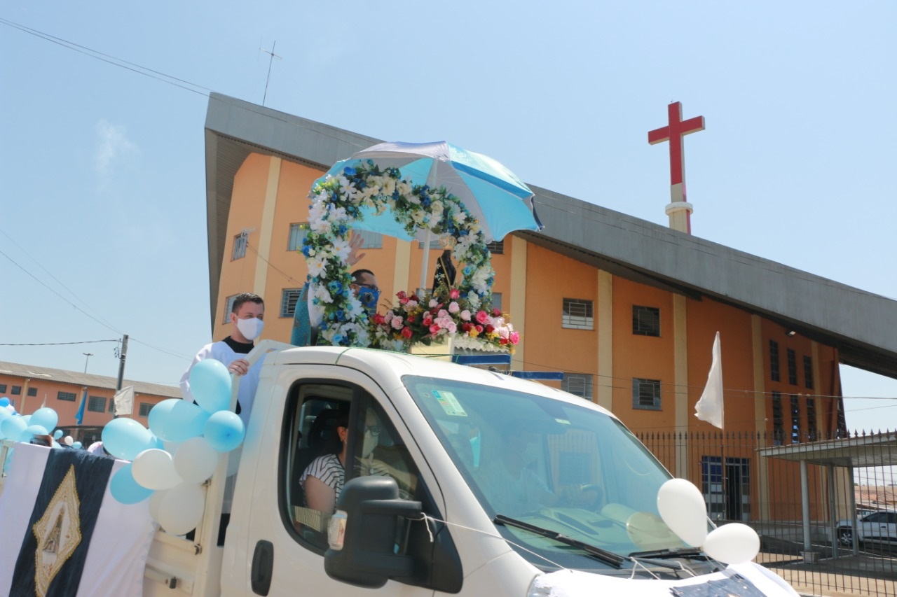 Devotos testemunham fé em carreata em Ponta Grossa