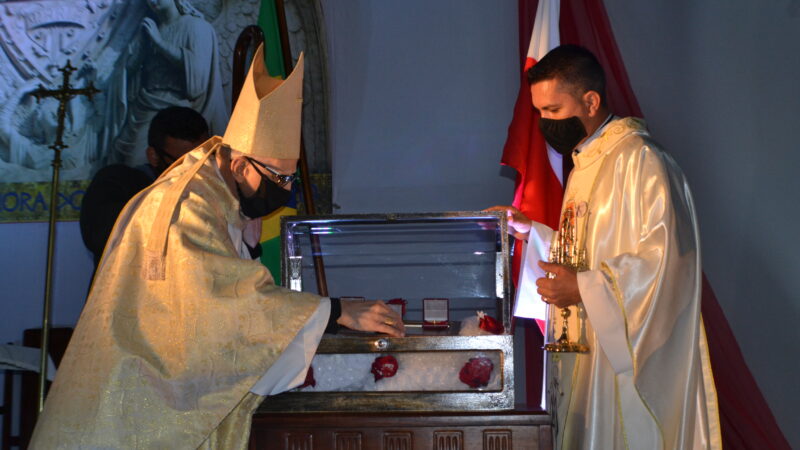 Relíquias de São João Paulo II chegam à Paróquia Nossa Senhora do Perpétuo Socorro, em Castro