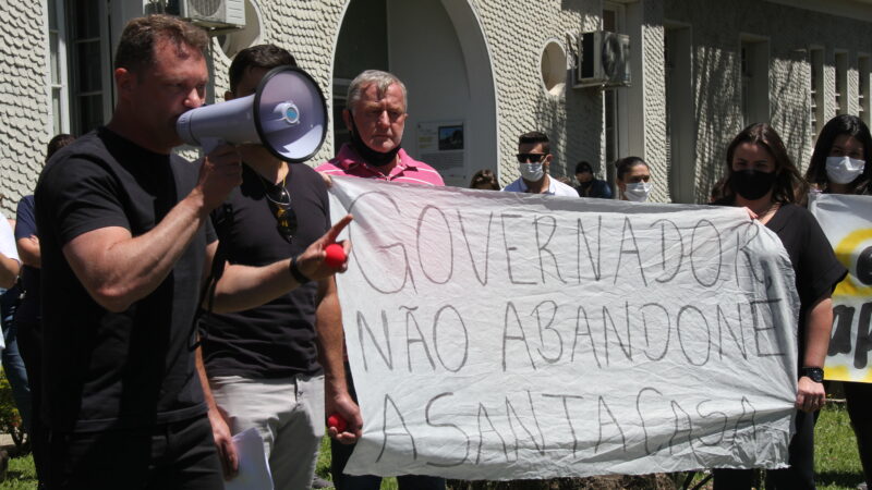 Em protesto, prefeito Edir pressiona o Governo do Estado