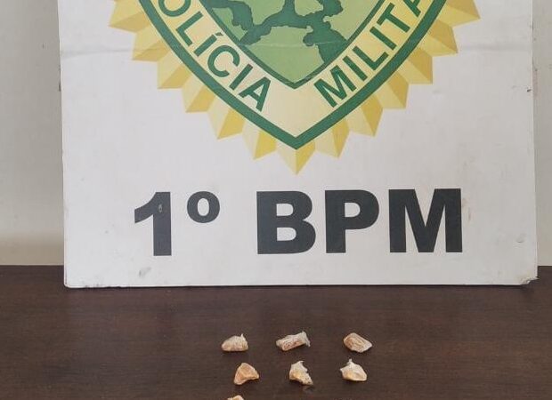 PM apreende vinte pedras de crack no centro de PG