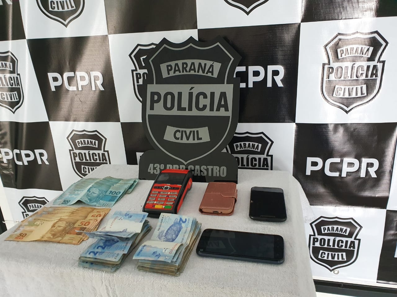 Suspeito em firmar contratos de compra e venda de terrenos é preso pela Polícia Civil de Castro