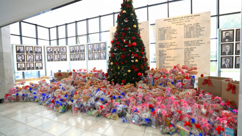 Ação solidária de Natal da Assembleia Legislativa arrecada 1100 brinquedos