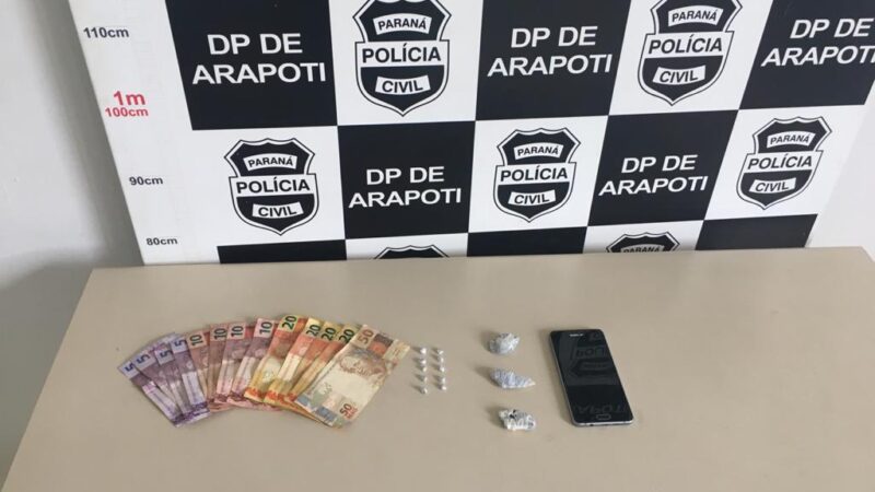 Policiais de Arapoti prendem cinco pessoas por ameaça a ex-mulher, posse irregular de arma, tráfico de drogas e furto