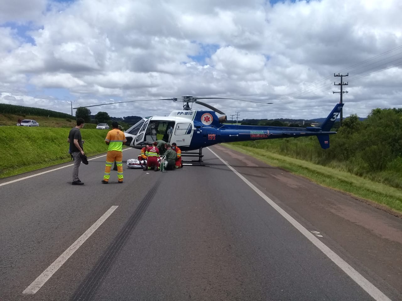 Após acidente na PR-151 vítima é transferida para hospital em helicóptero do Samu