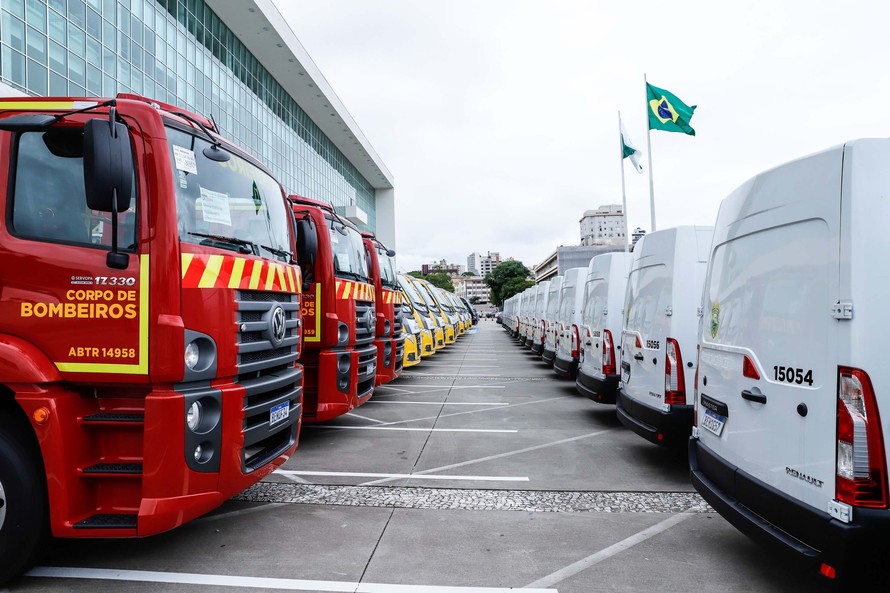 Entrega de mais 60 veículos reforça forças de segurança do Paraná