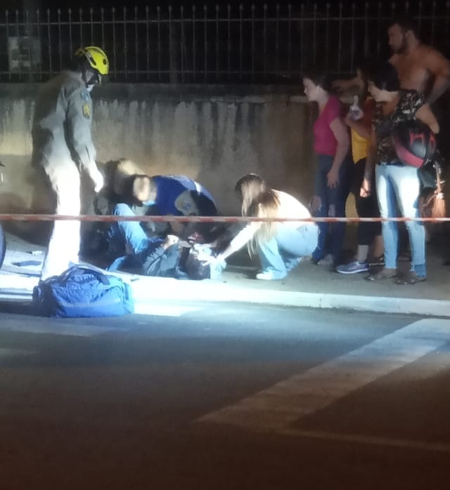 Piloto de moto fica ferido após colisão em Castro