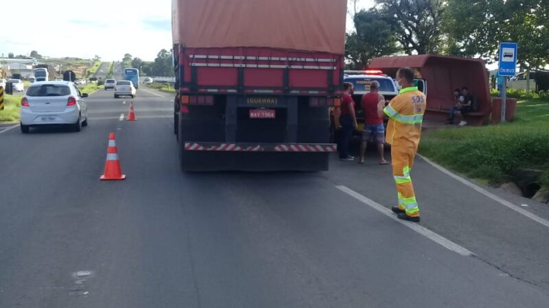 Jovem é atropelado por caminhão na PR-151 em Carambeí
