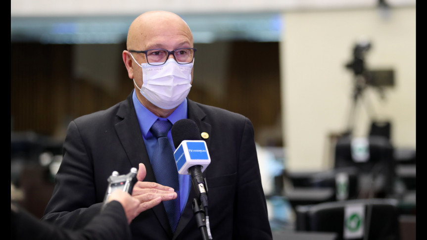 Deputado questiona Ministério da Saúde sobre número de vacinas enviadas ao Paraná