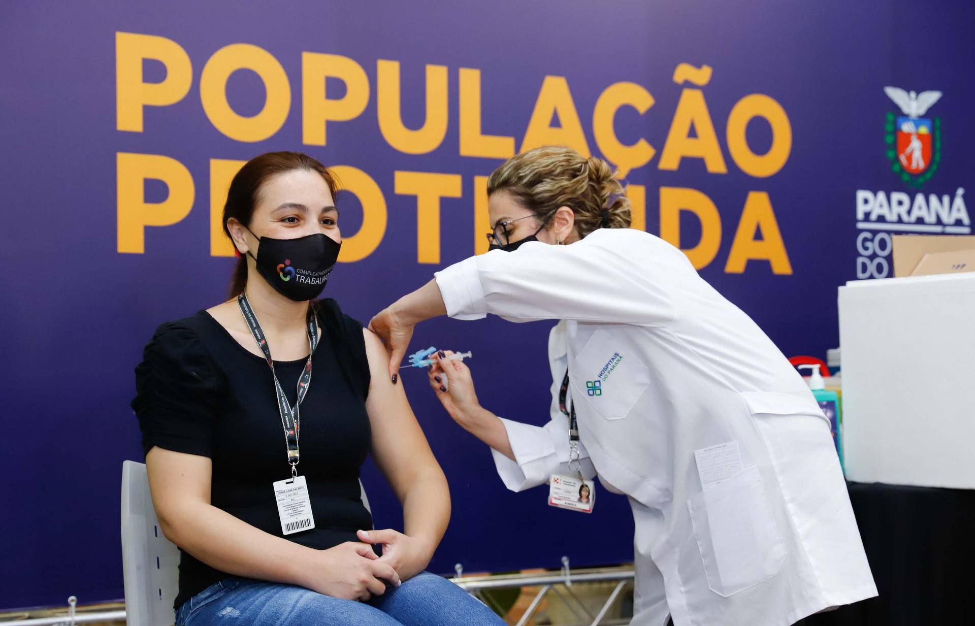 Vacinação já começou nos 399 municípios do Paraná