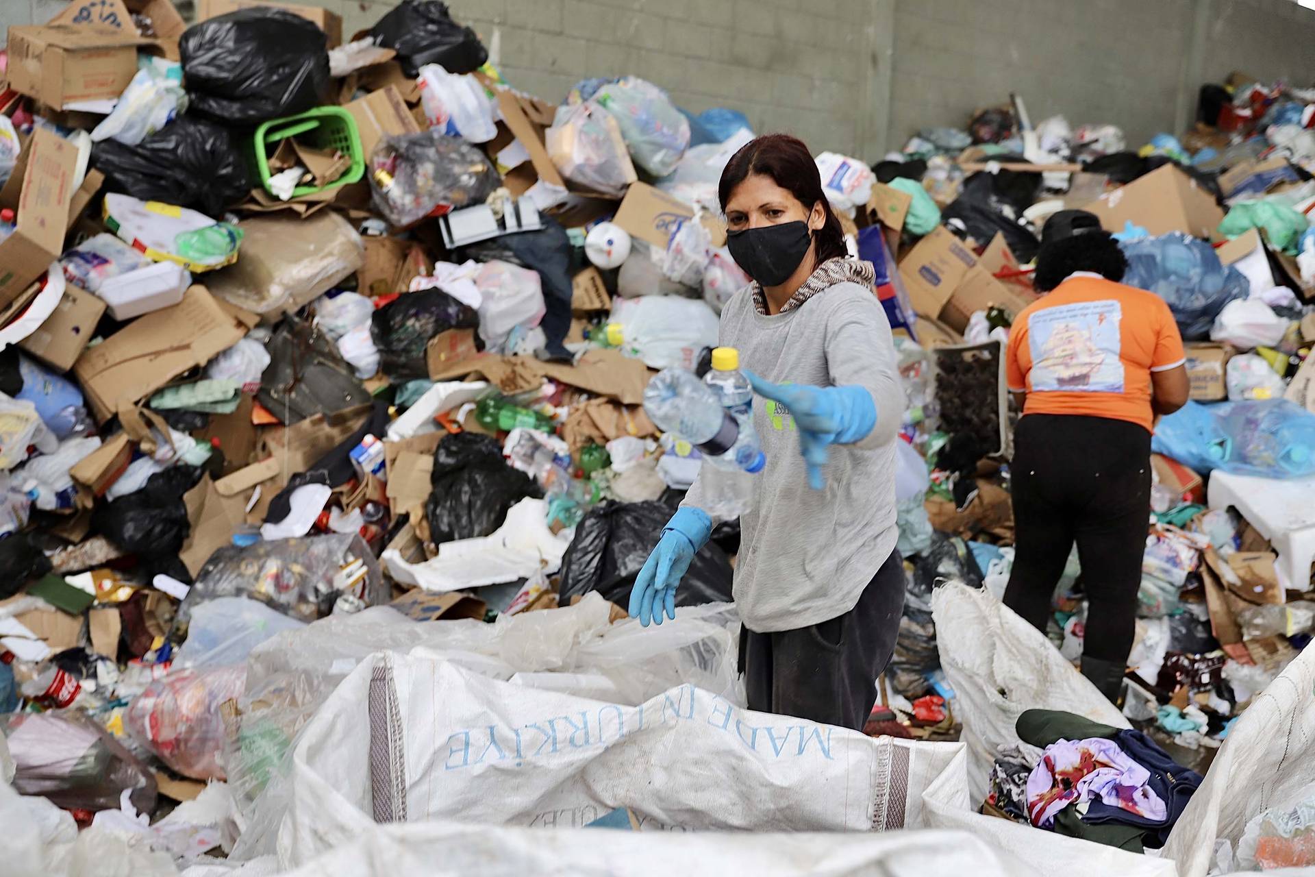 Portos doam resíduos e reciclagem ajuda o meio ambiente e gera renda