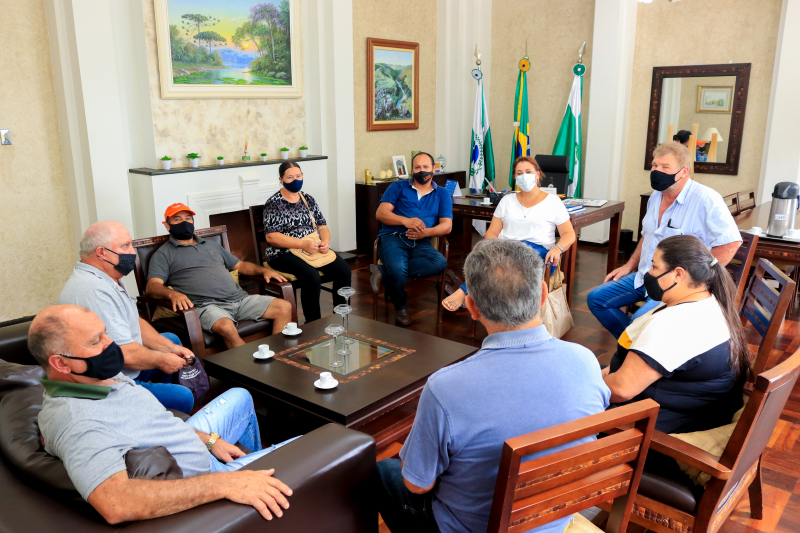 Prefeitura de Tibagi e comunidade São Domingos discutem projetos para recuperação de minas d’água