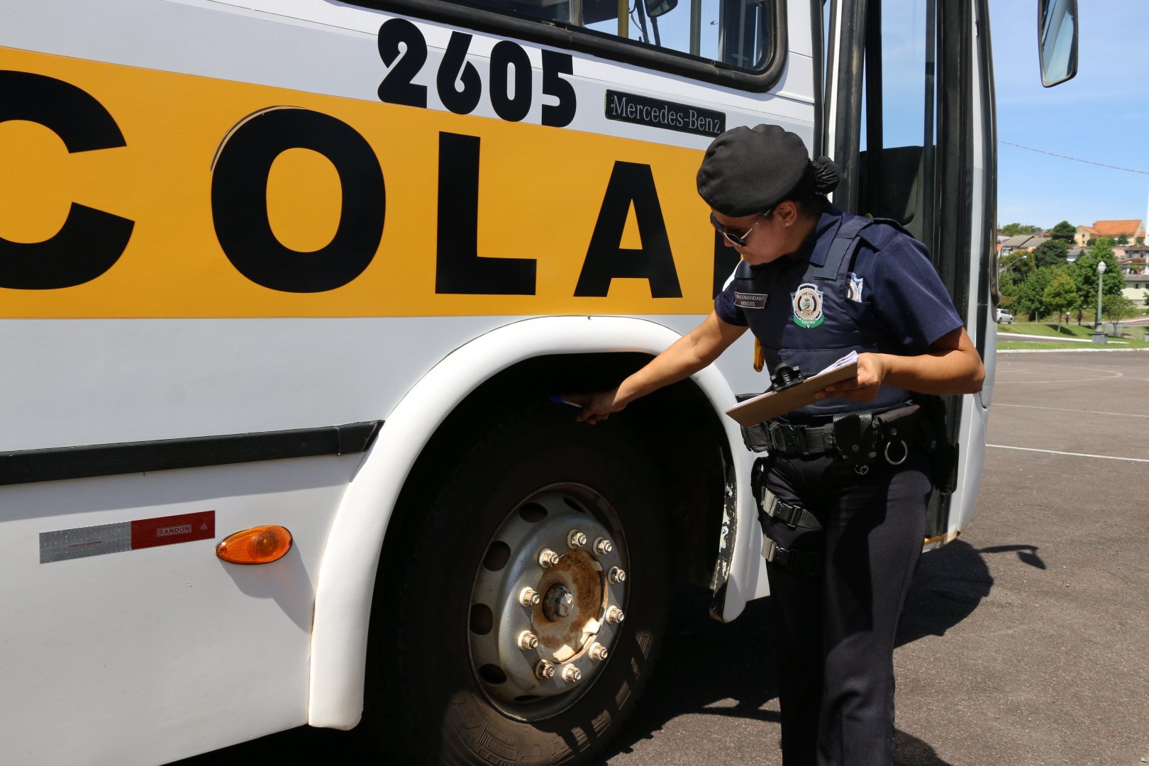 Prefeitura de Castro inspeciona veículos do transporte escolar particular