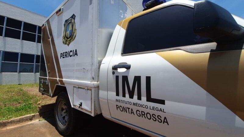 Homem pilotando motocicleta furtada morre ao confrontar policiais, em Ponta Grossa