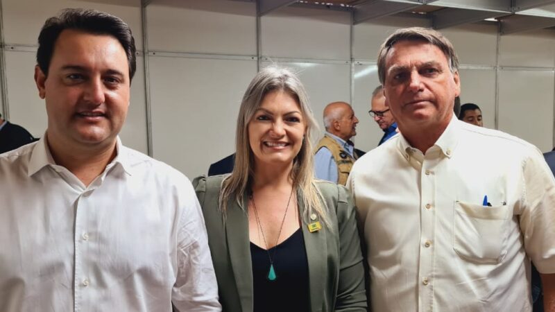 Com Bolsonaro, deputada Aline Sleutjes participa de inauguração