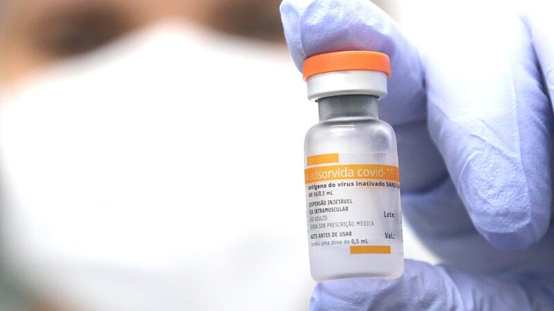 Castro começa a vacinar segunda dose da Coronavac
