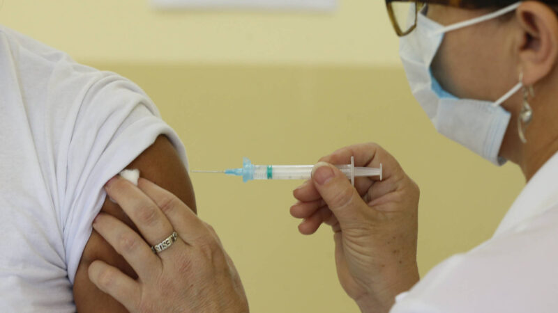 Paraná completa um mês de vacinação com mais de 308 mil doses aplicadas