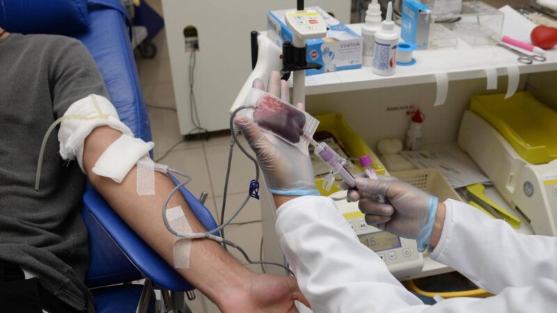Pessoas vacinadas contra a Covid podem doar sangue, esclarece o Hemepar