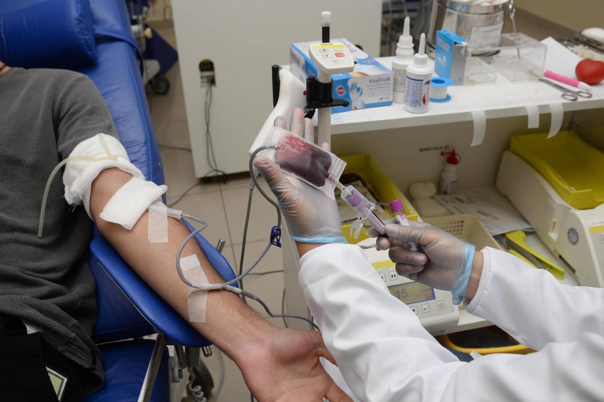 Pessoas vacinadas contra a Covid podem doar sangue, esclarece o Hemepar