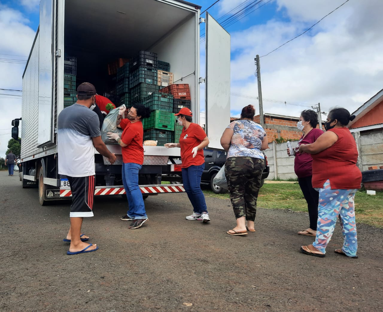 MST e parceiros doam seis toneladas de alimentos da Reforma Agrária a 500 famílias de Ponta Grossa