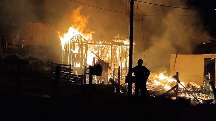 Marido coloca fogo em casa no Santa Clara
