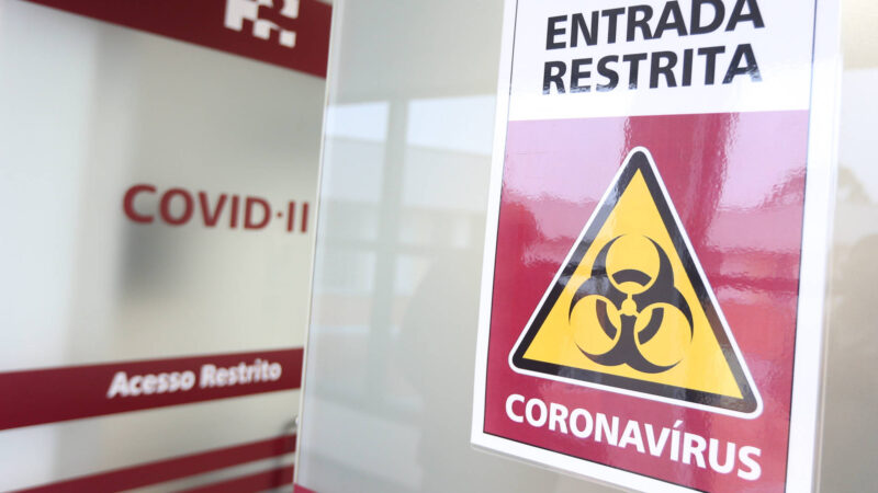 Em um ano, coronavírus infectou 6,5% da população paranaense