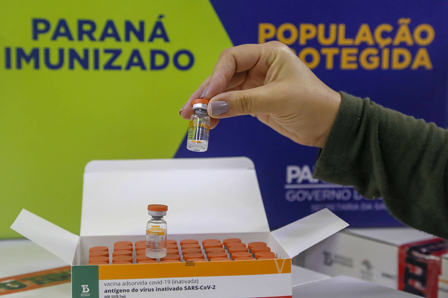 Paraná recebe mais 227,4 mil doses de vacina contra Covid-19 nesta sexta-feira