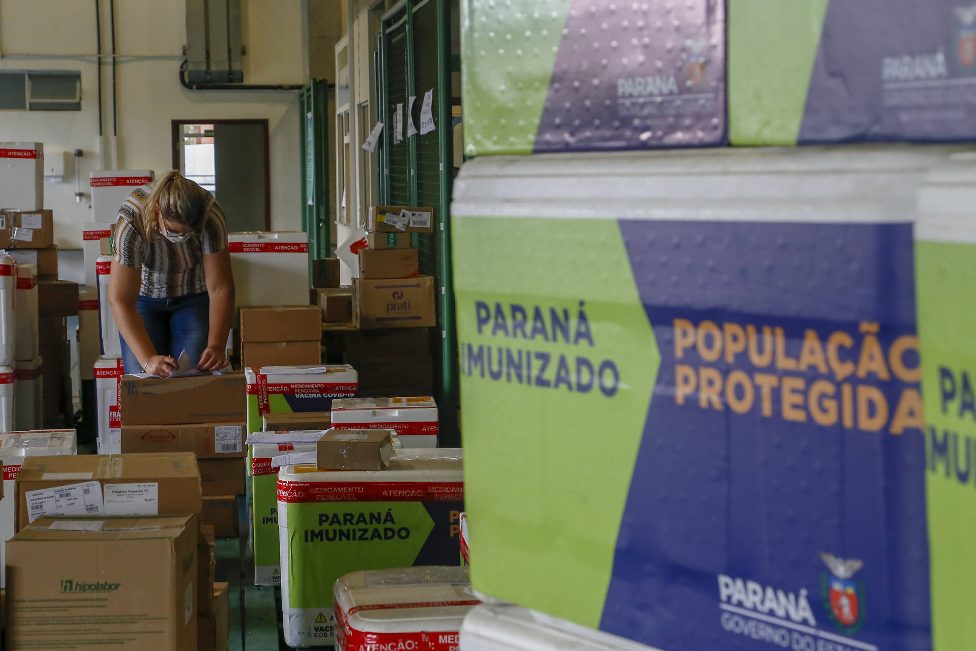 Saúde distribui medicamentos do kit de intubação para 51 hospitais do Paraná