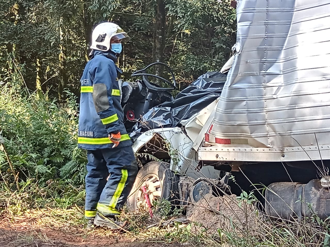 Motorista de caminhão morre em colisão na estrada de Itaiacoca