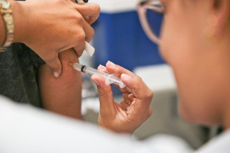 Castro inicia campanha de vacinação contra a Influenza