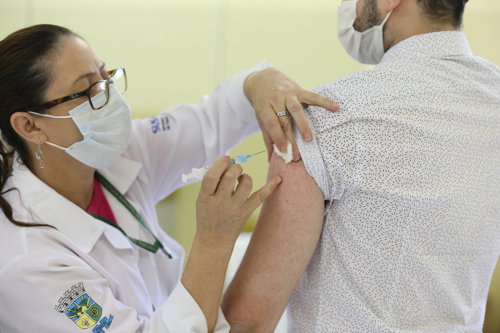 Paraná já aplicou primeira dose da vacina contra a Covid-19 em quase 50% do grupo prioritário