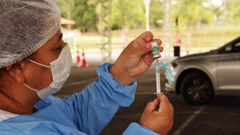 Paraná inicia vacinação contra a gripe em idosos e professores