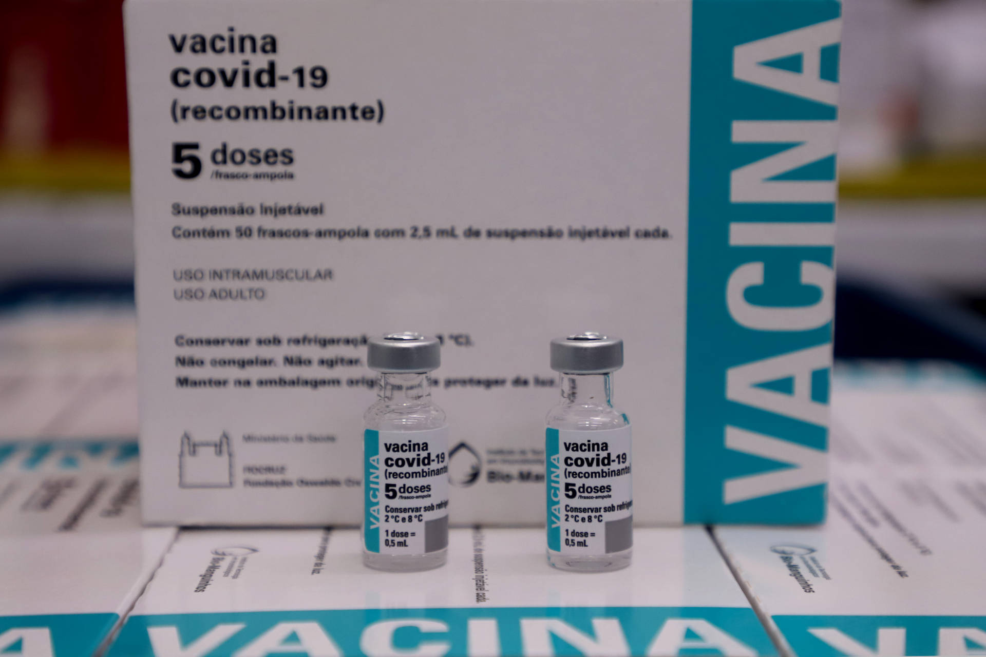 Vacinas da Pfizer e da AstraZeneca/Fiocruz chegam ao Paraná nesta segunda