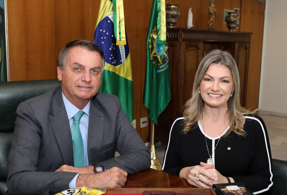 Bolsonaro pode vir a Castro em agosto a convite da deputada federal Aline Sleutjes