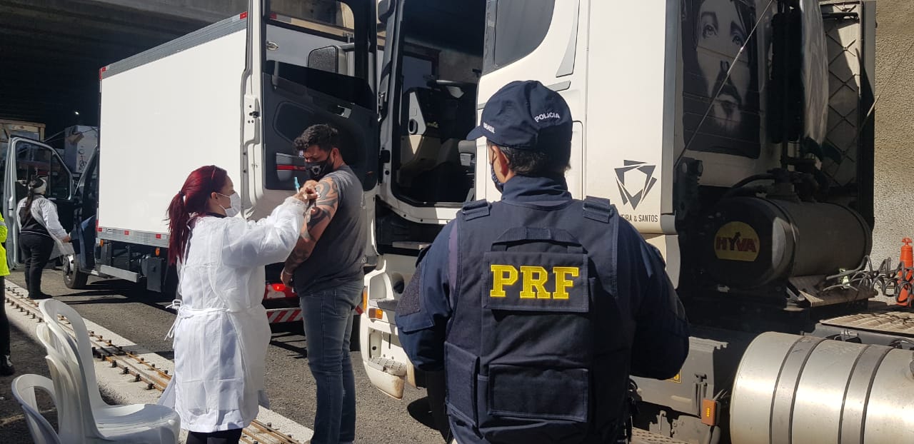1,2 mil caminhoneiros são vacinados contra a Covid-19 em Ponta Grossa