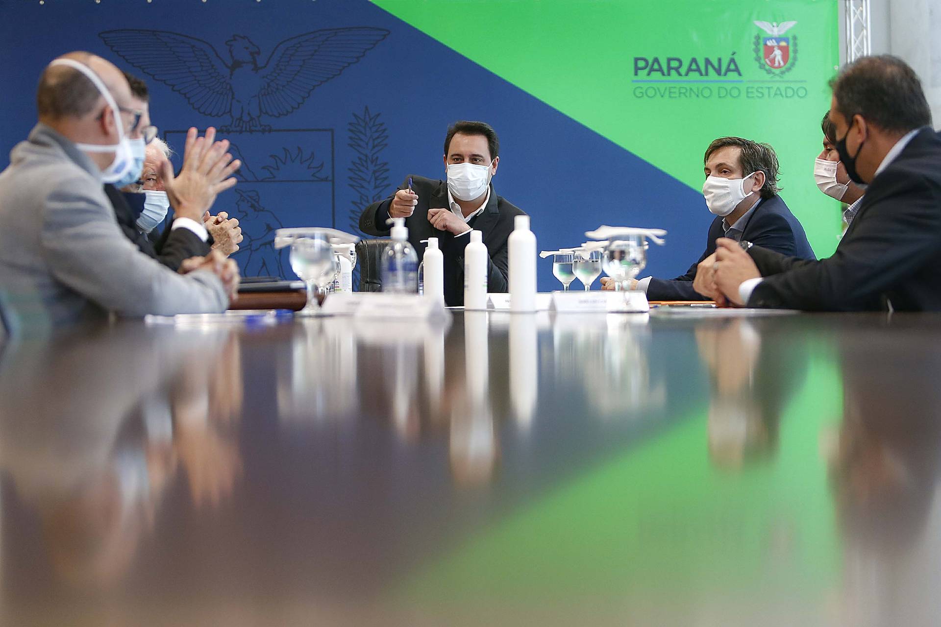 Governador recebe executivos da JBS para discutir continuidade de investimentos no Paraná