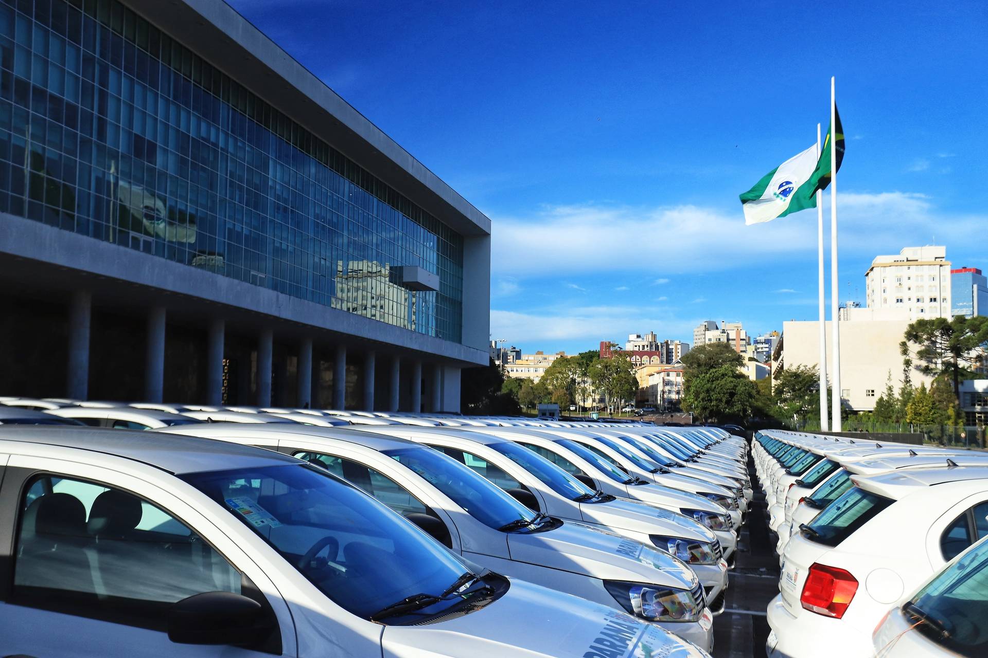 Ratinho Junior entrega 1.211 automóveis aos 399 municípios para reforçar Saúde da Família