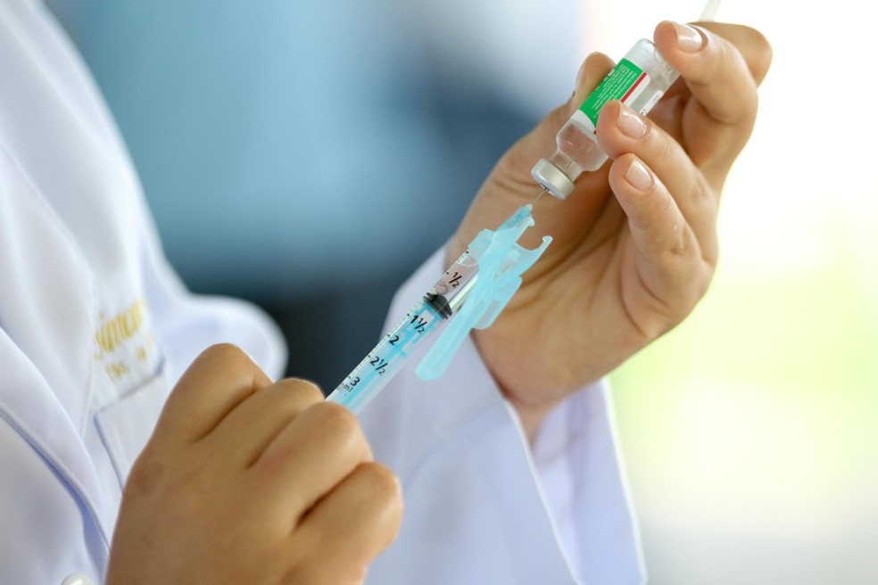 Prefeitura de Castro nega que aplicou doses vencidas da vacina AstraZeneca