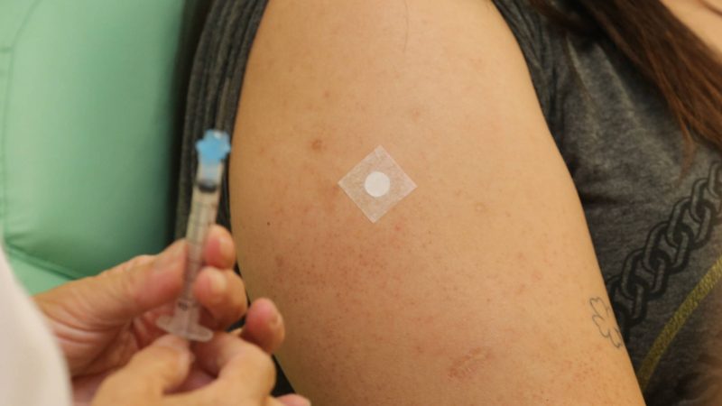 Profissional de saúde alerta para importância de completar o esquema de imunização contra Covid-19