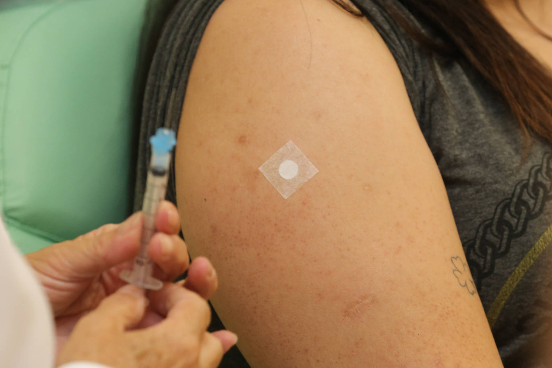 Profissional de saúde alerta para importância de completar o esquema de imunização contra Covid-19