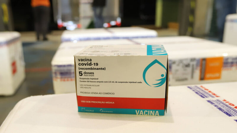 Lote com mais 235,5 mil vacinas contra a Covid-19 chega hoje ao Paraná