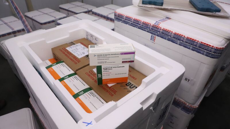 Paraná começa a distribuir 85 mil vacinas contra a Covid-19 para primeira dose