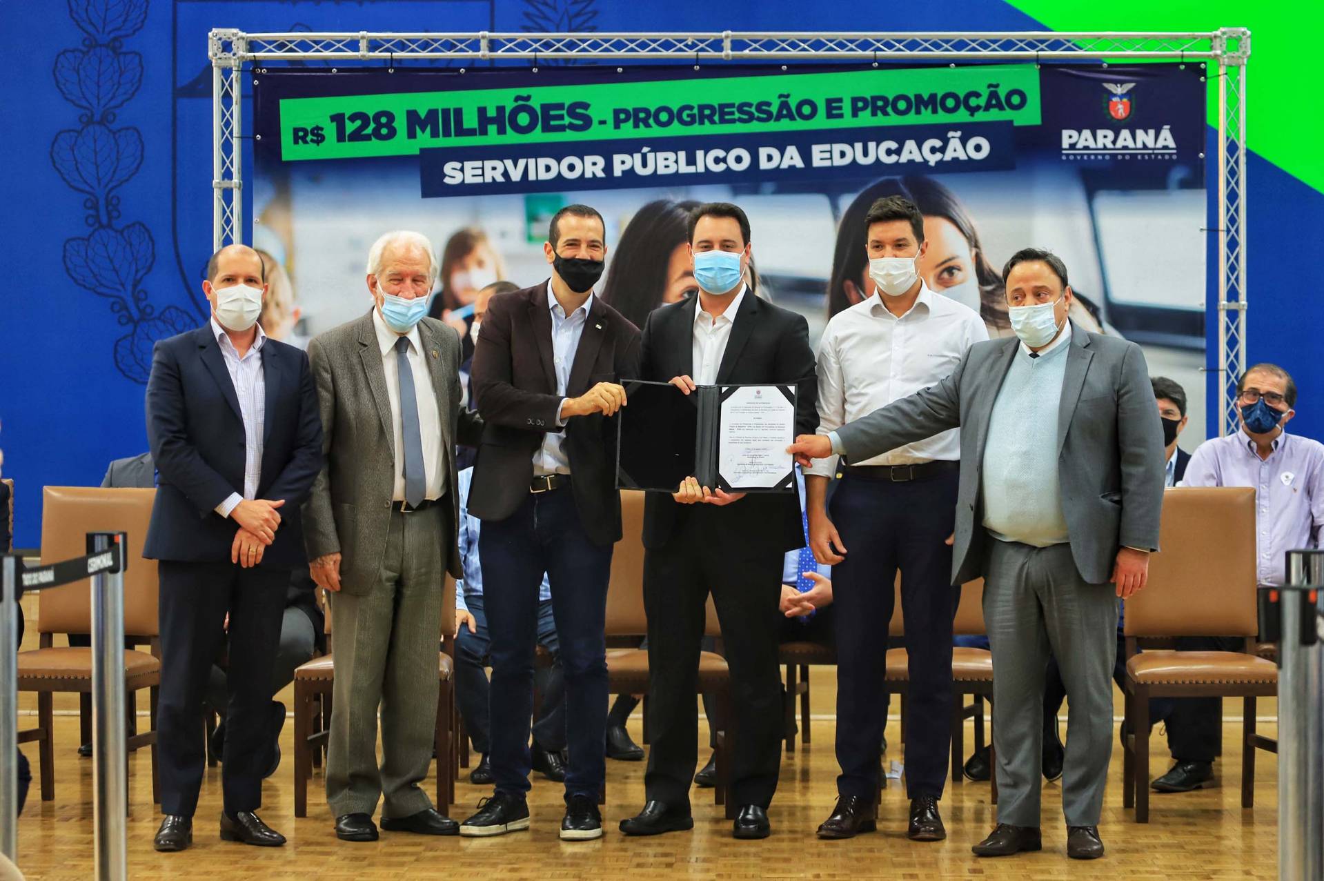 Paraná investe R$ 128 milhões e garante promoção e progressão de servidores da educação