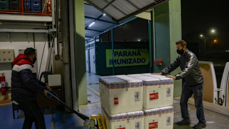 Paraná recebe mais 184.250 vacinas da AstraZeneca