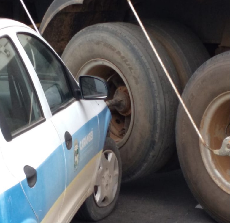 Semáforo em teste registra acidente com carro da Prefeitura de Carambeí